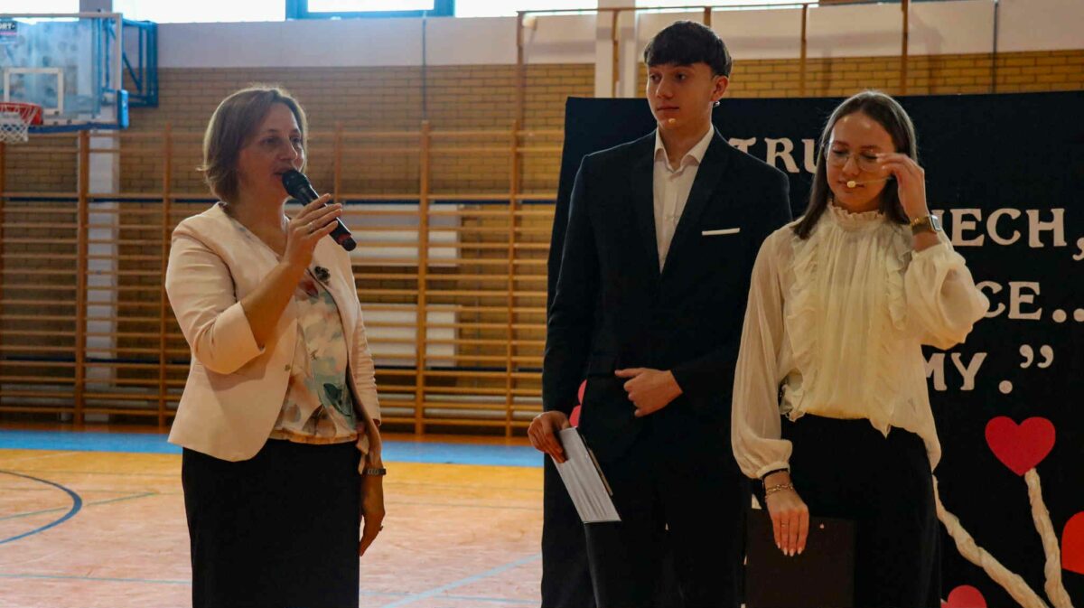 Uroczysty apel z okazji Dnia Edukacji Narodowej