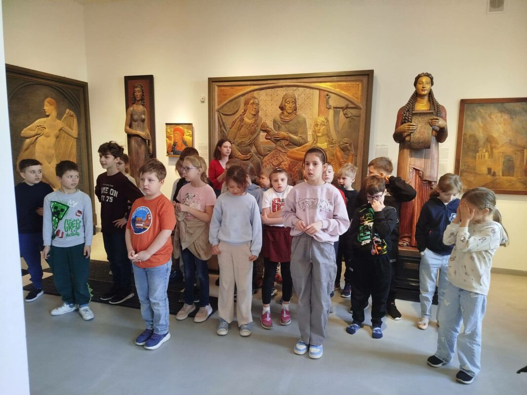 Klasa I b i II a na warsztatach w Galerii Slendzińskich