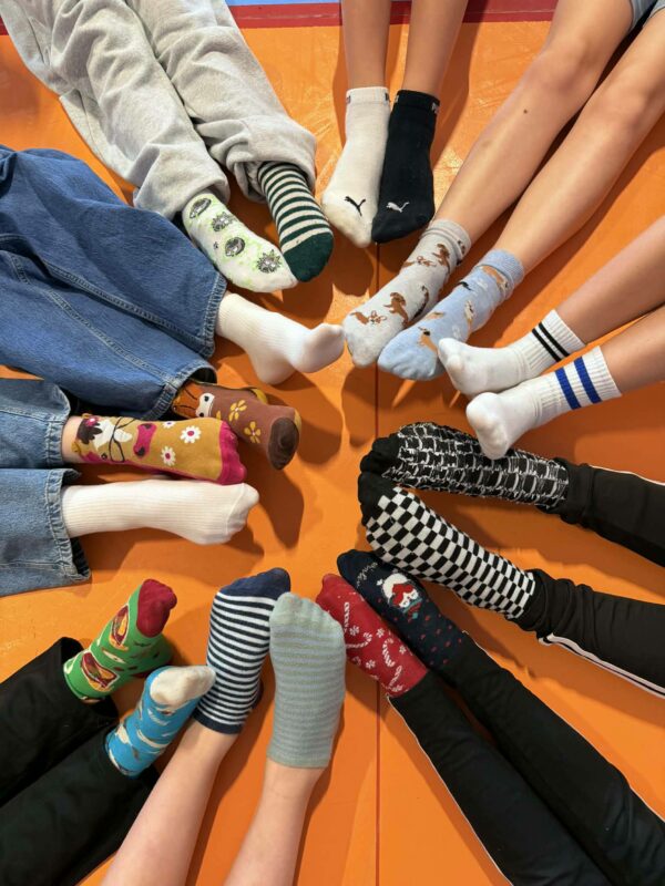 Światowy Dzień Dziecka z Zespołem Downa – Dzień Kolorowej Skarpety